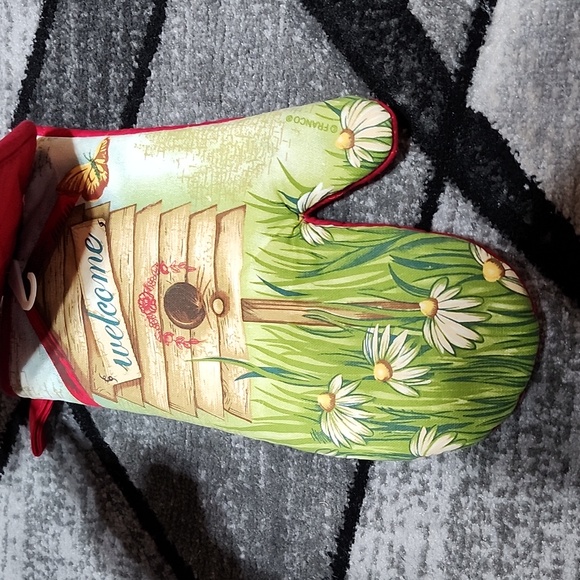 WOMEN OWNED & MAINSTAYS OVEN MITT & POTHOLDER BUNDLE - Picture 3 of 12